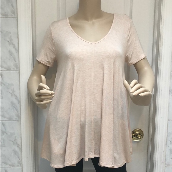 CREAMY PEACH SWING FLOW TOP! - Picture 4 of 9